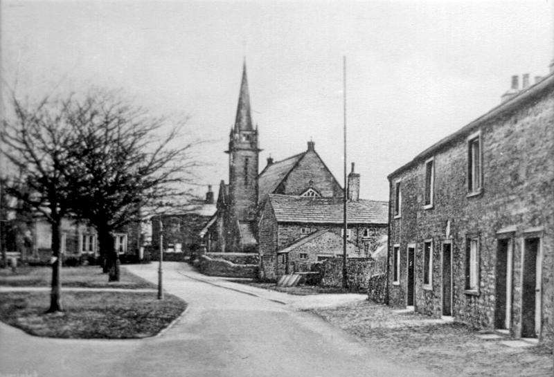 Green and Methodist Chapel.JPG - The Green and Methodist Chapel.